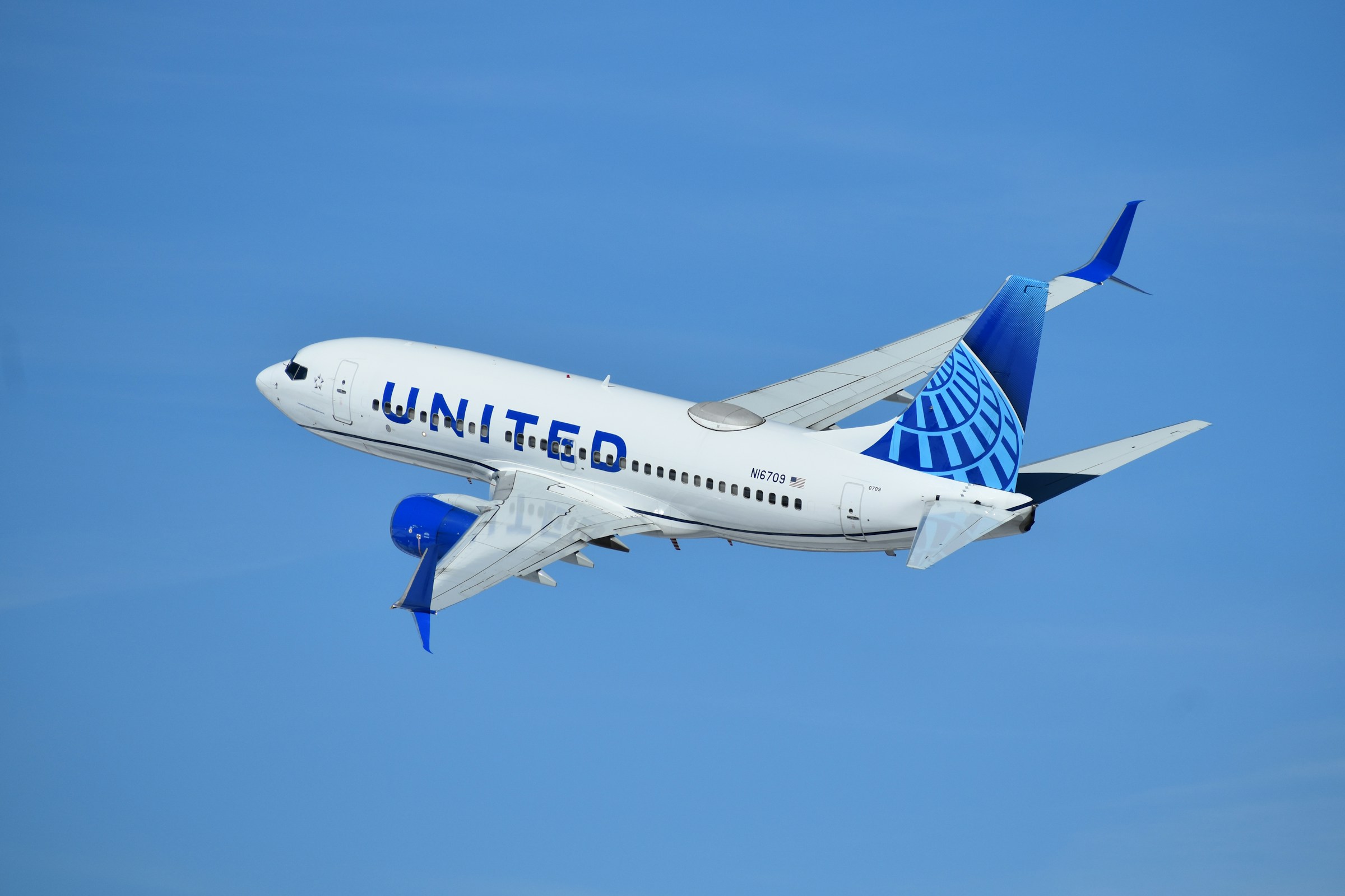 Рейс United Airlines прервал полет на Майорку из-за Bluetooth-колонки Bomb